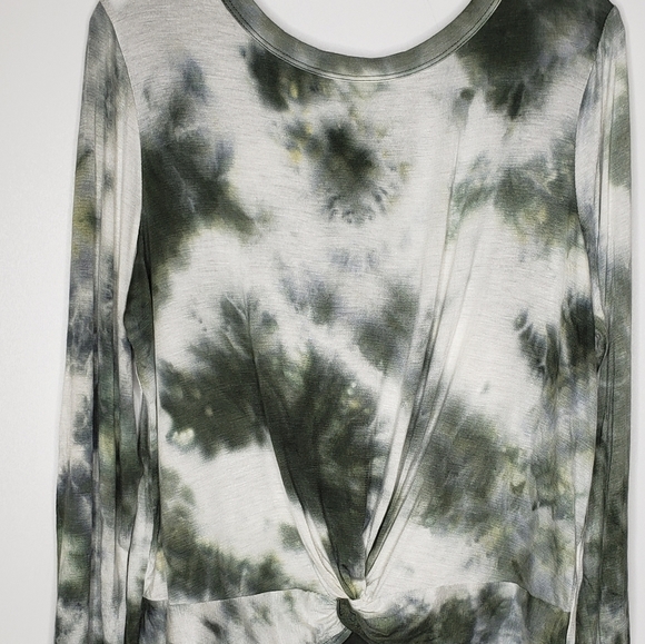 Hooked up olive top - Picture 3 of 3